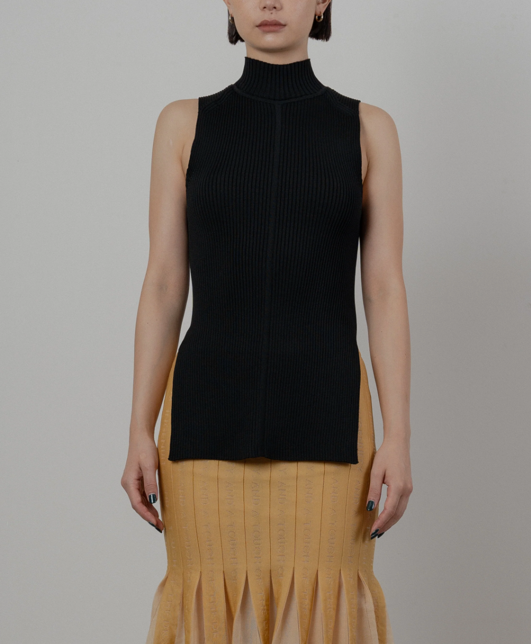 RIB KNITTED FIT TOPS [BLACK]