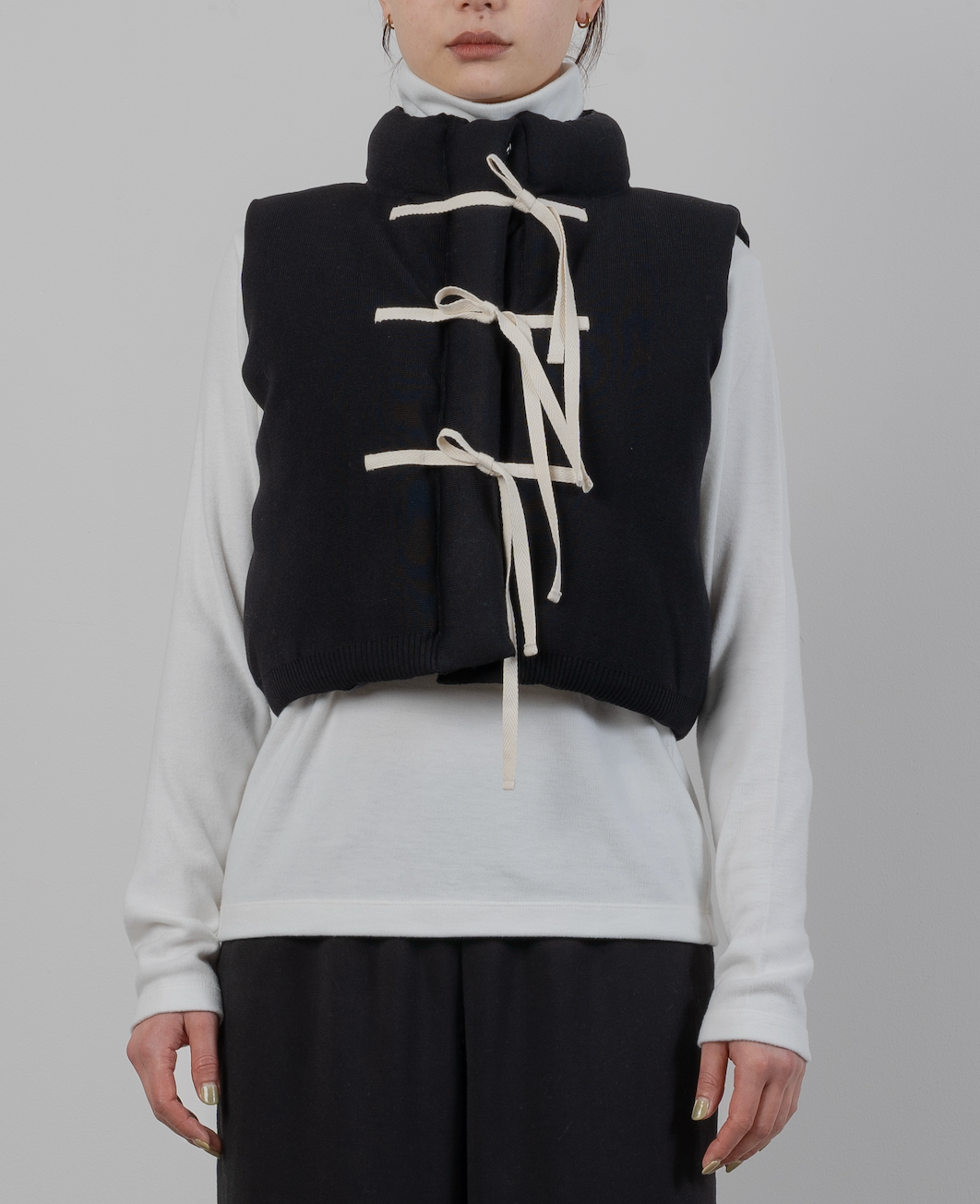 PUFFER KNIT VEST [BLACK]