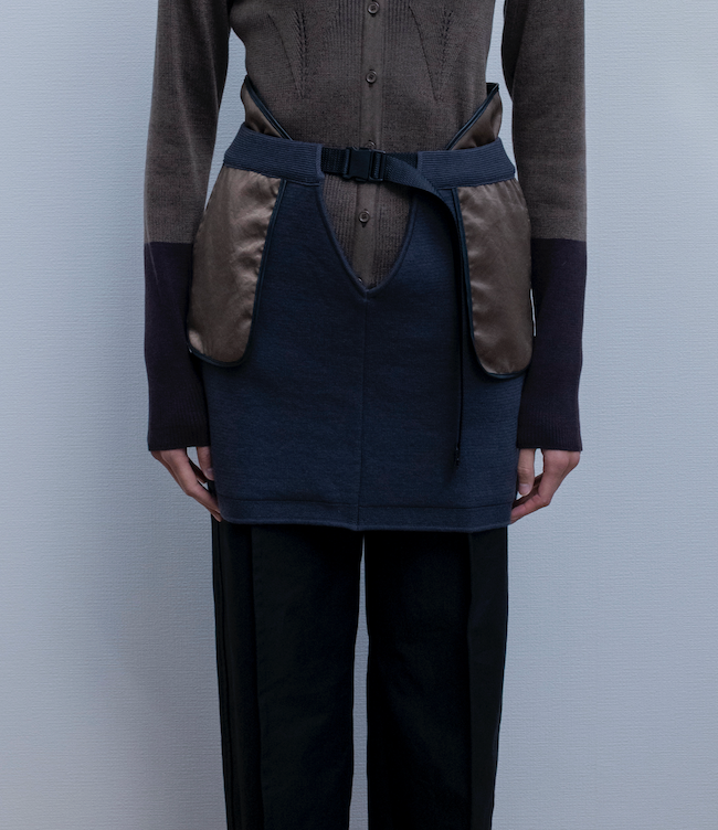 V-FRONT KNIT LAYERED MINI SKIRT [STEEL GRAY]