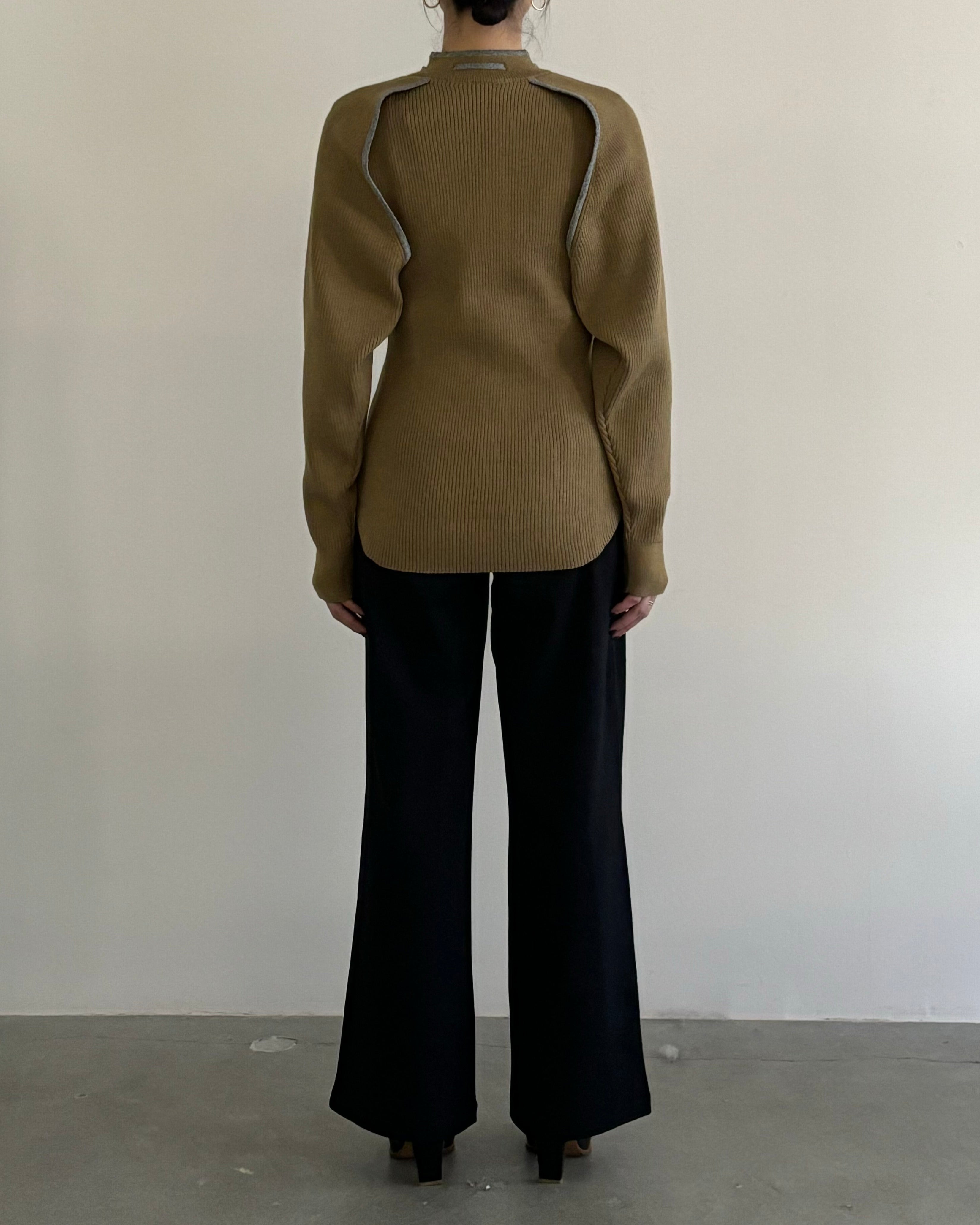 OPEN SLEEVE V/NECK KNIT TOP [CAMEL]