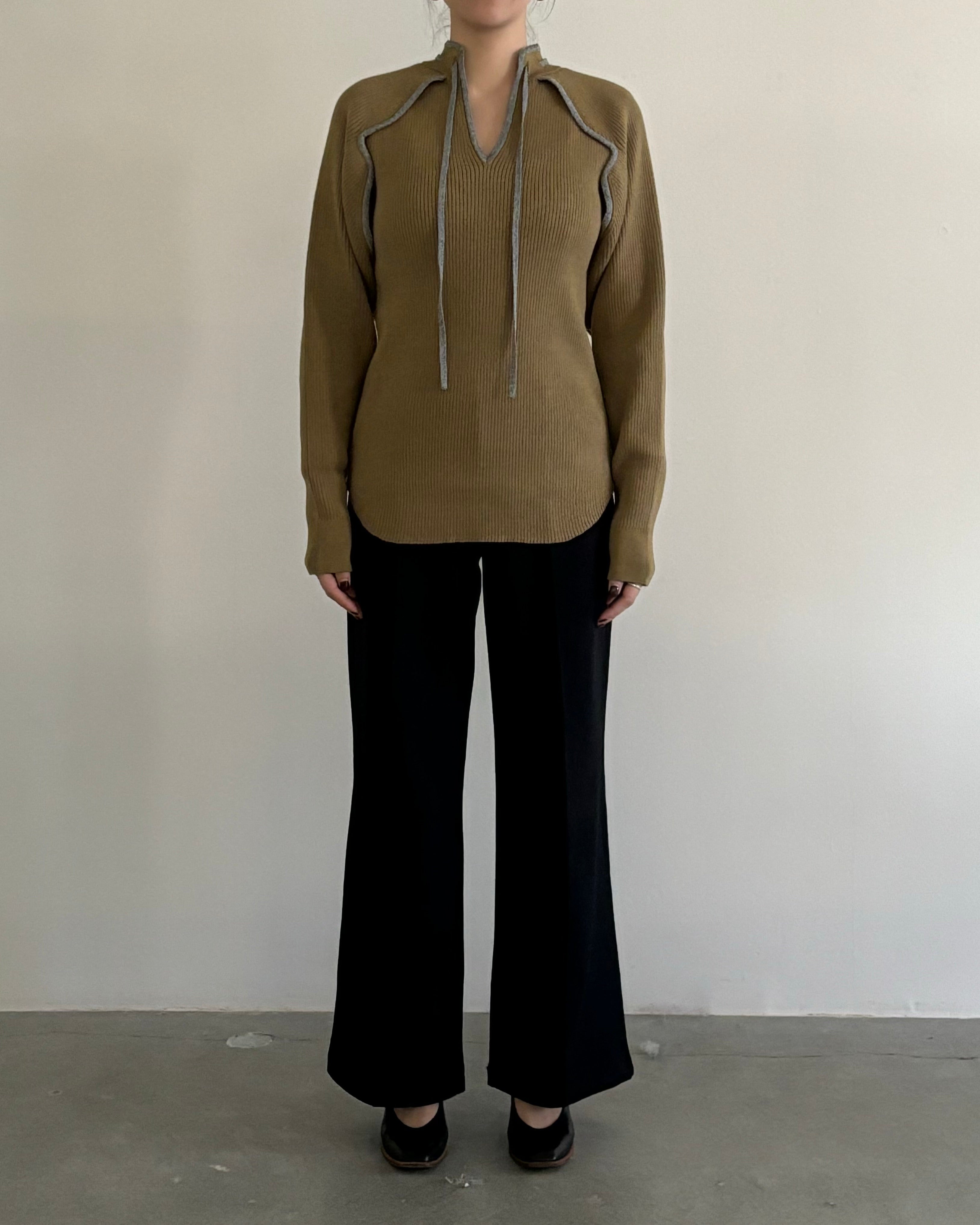 OPEN SLEEVE V/NECK KNIT TOP [CAMEL]