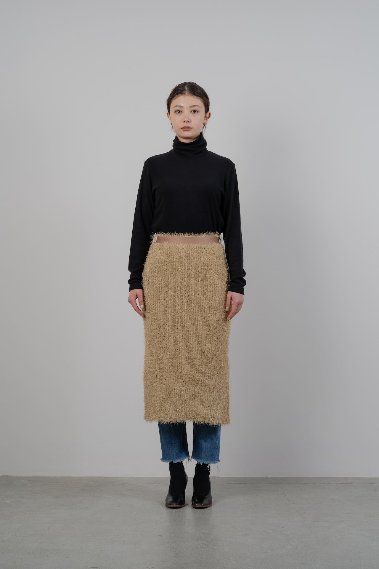 SHIMMERING SHAGGY KNITTED SKIRT [CHAMPAGNE GOLD]