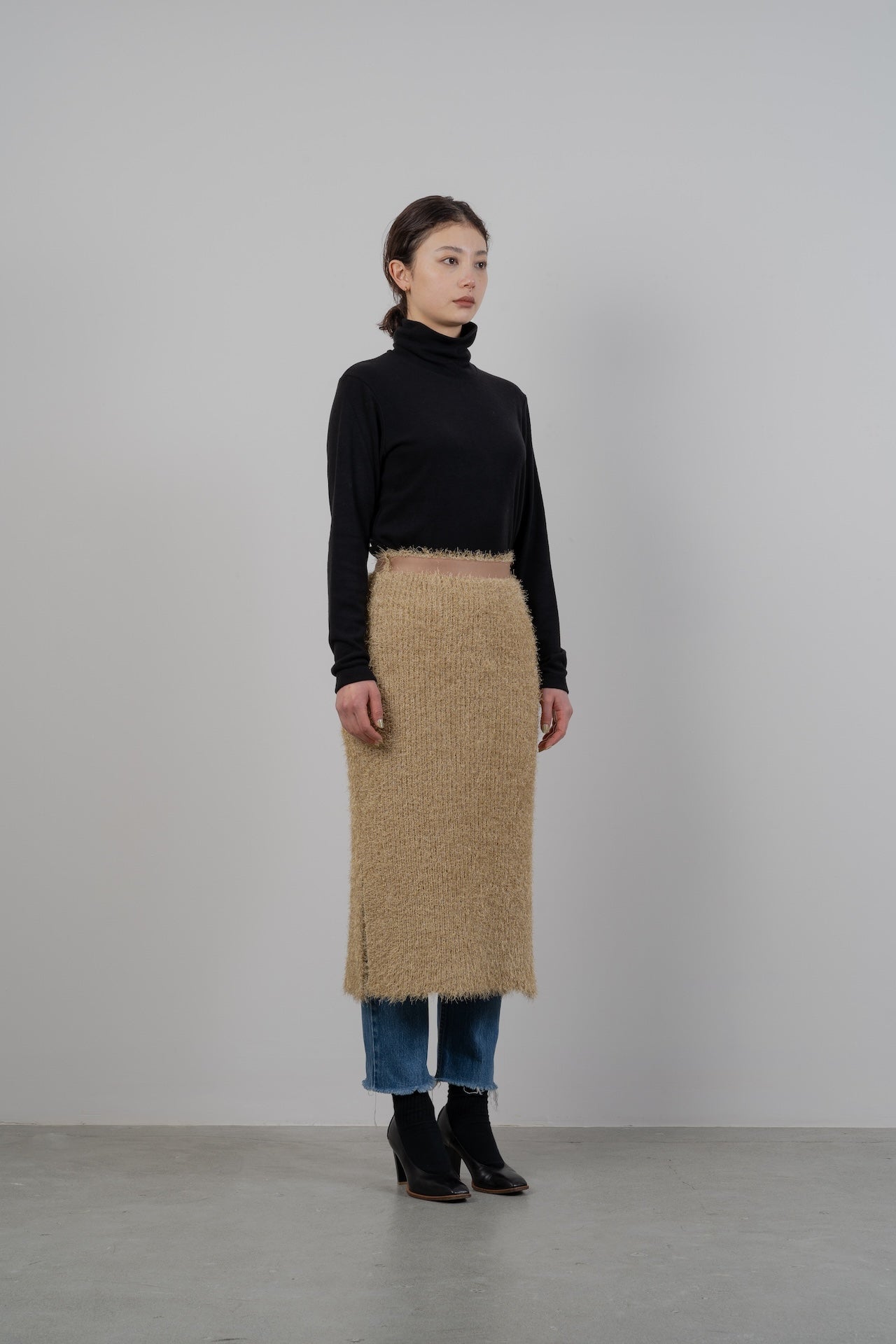 SHIMMERING SHAGGY KNITTED SKIRT [CHAMPAGNE GOLD]