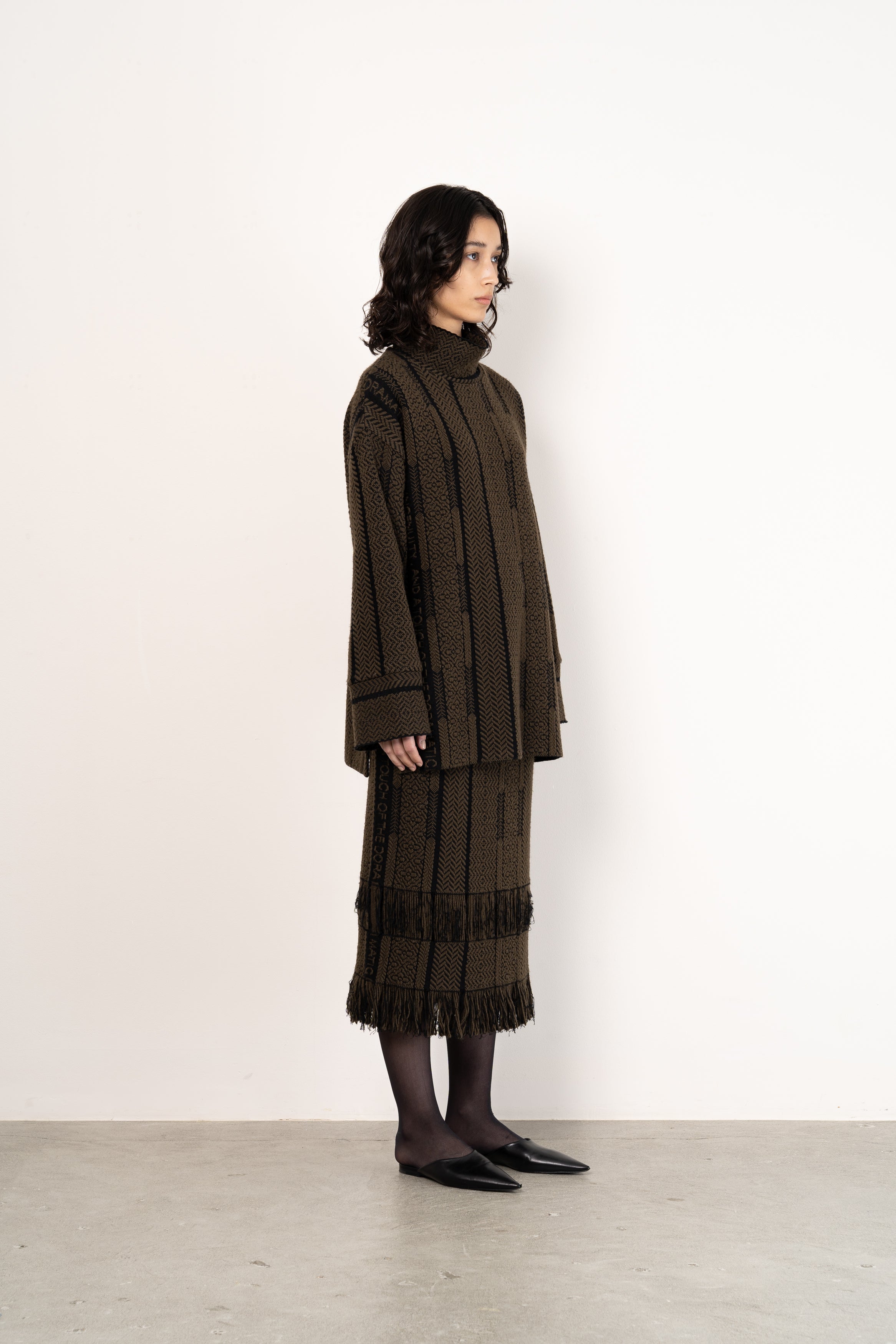 INLAY STITCH KNIT SKIRT [OLIVE BROWN]