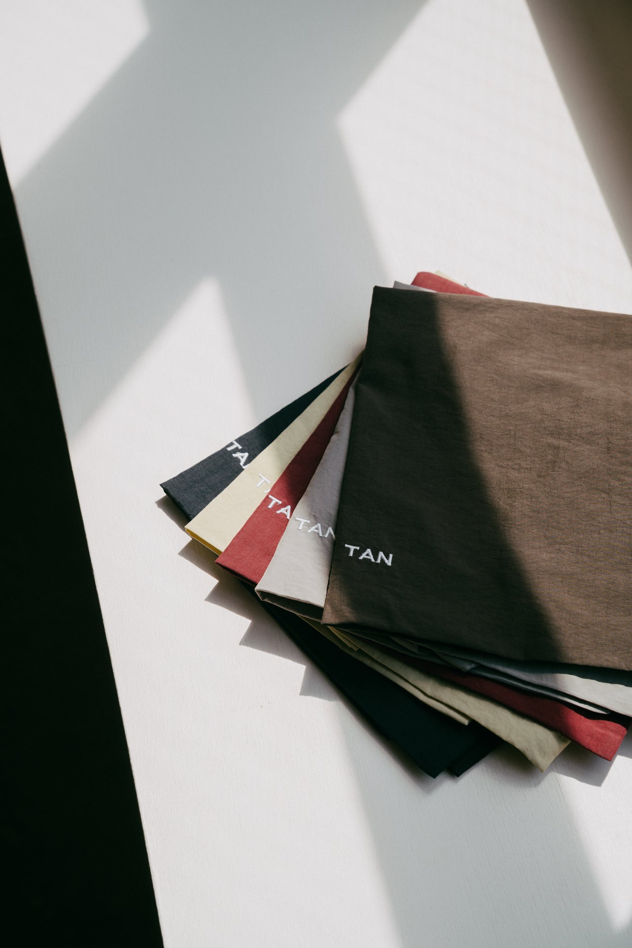TAN BAG [KHAKI]