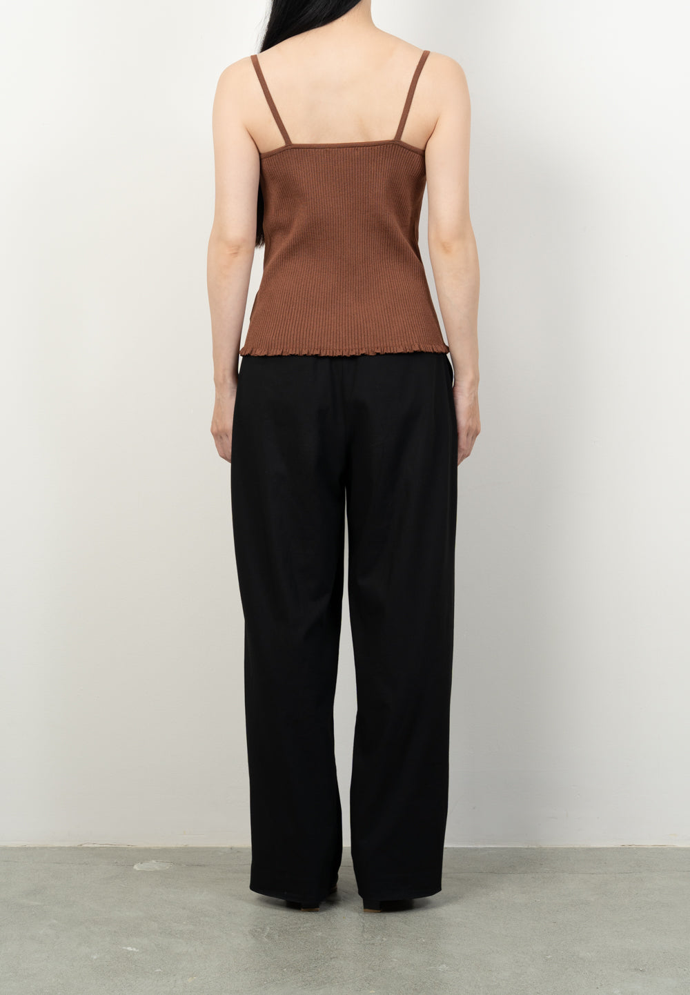 FRILL RIB CAMISOLE [BROWN]