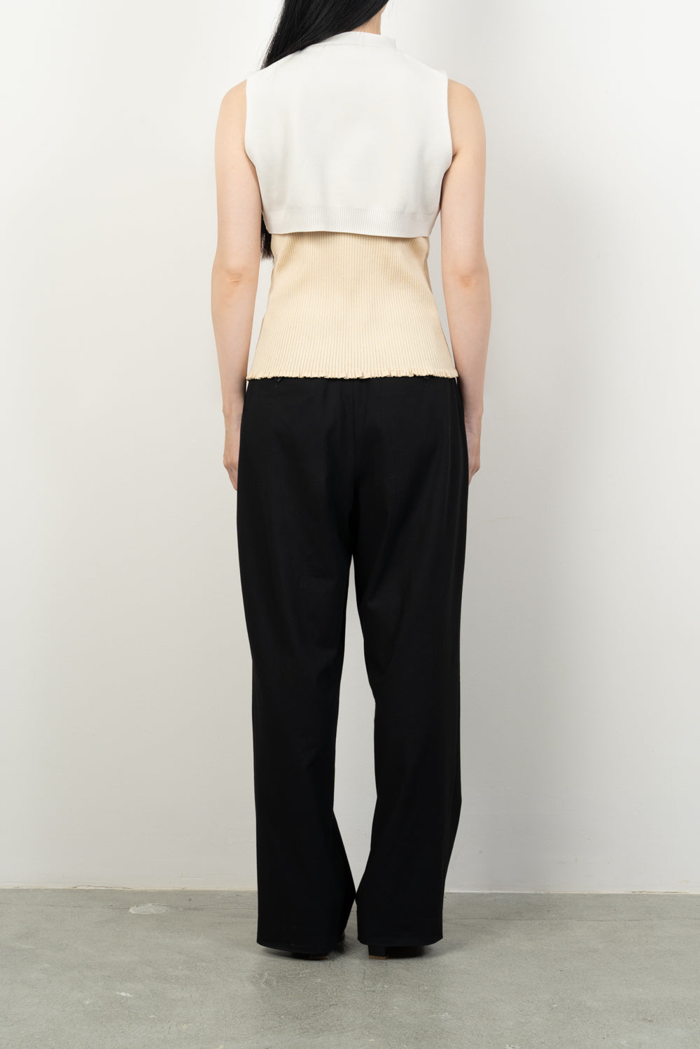 CURVED HEM KNIT TOPS [IVORY]