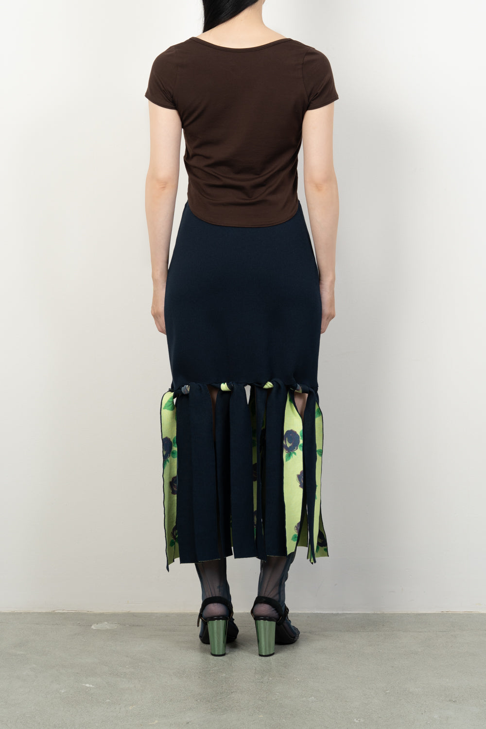 FLOWING FLOWER PRINTED KNIT SKIRT [DARK NAVY]