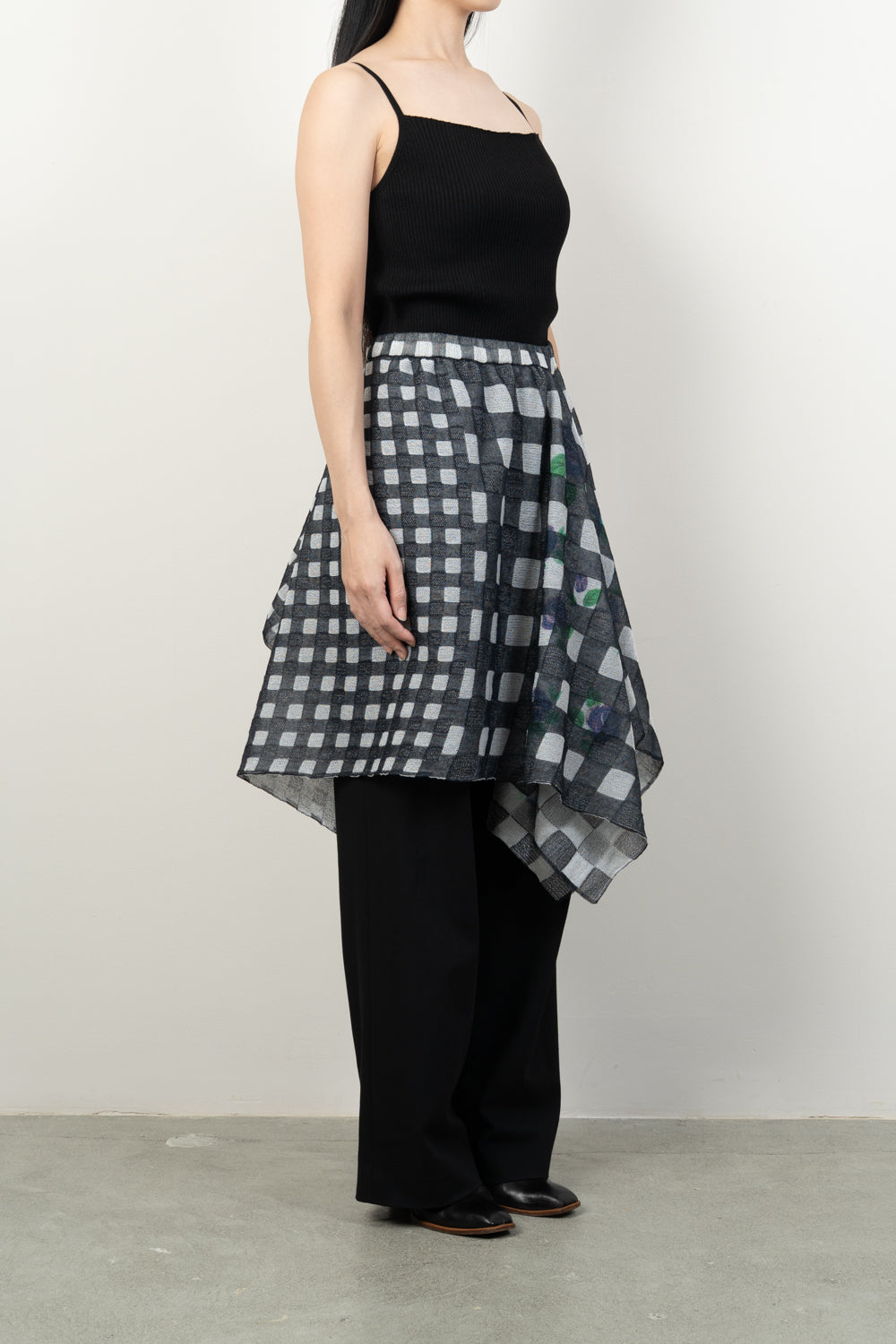 FLOWER PRINTED GINGHAM KNIT SKIRT [NAVY]