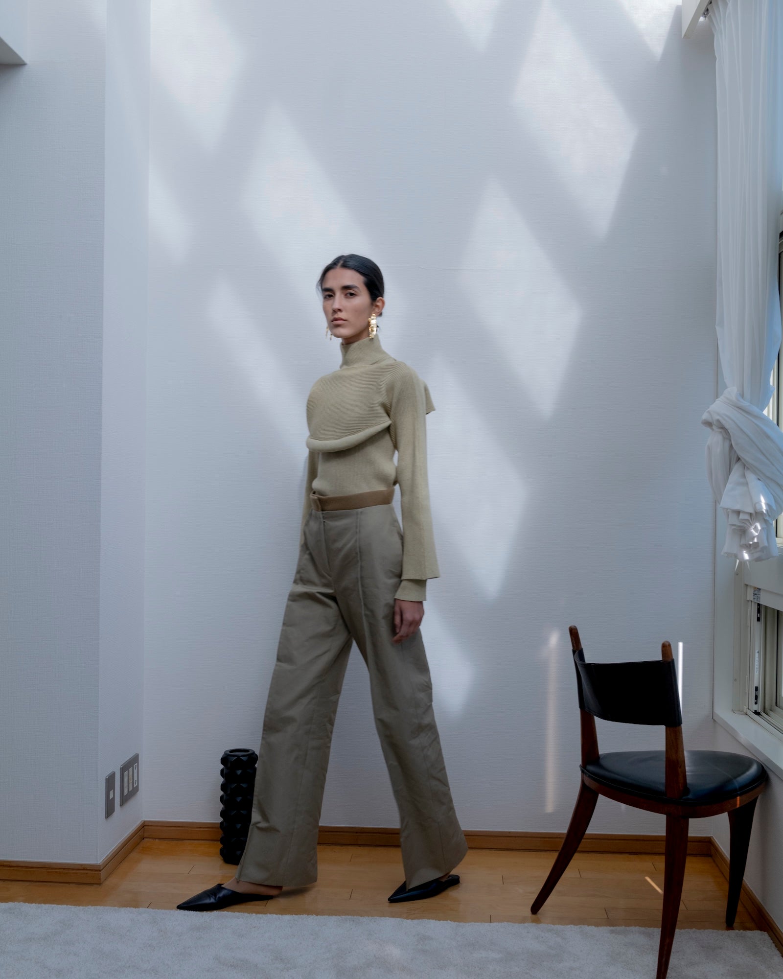 RIBBED TURTLE TOP [BEIGE]