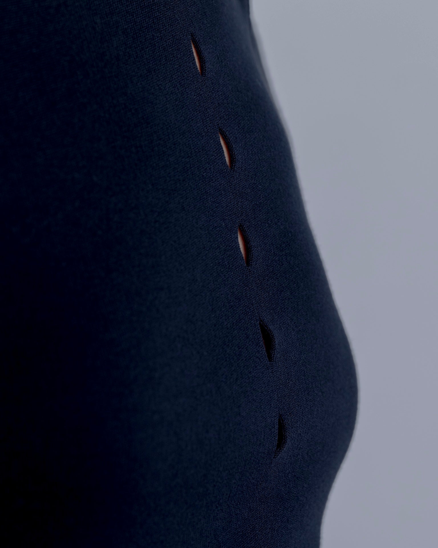 EYELET KNITTED TOPS [BLACK]