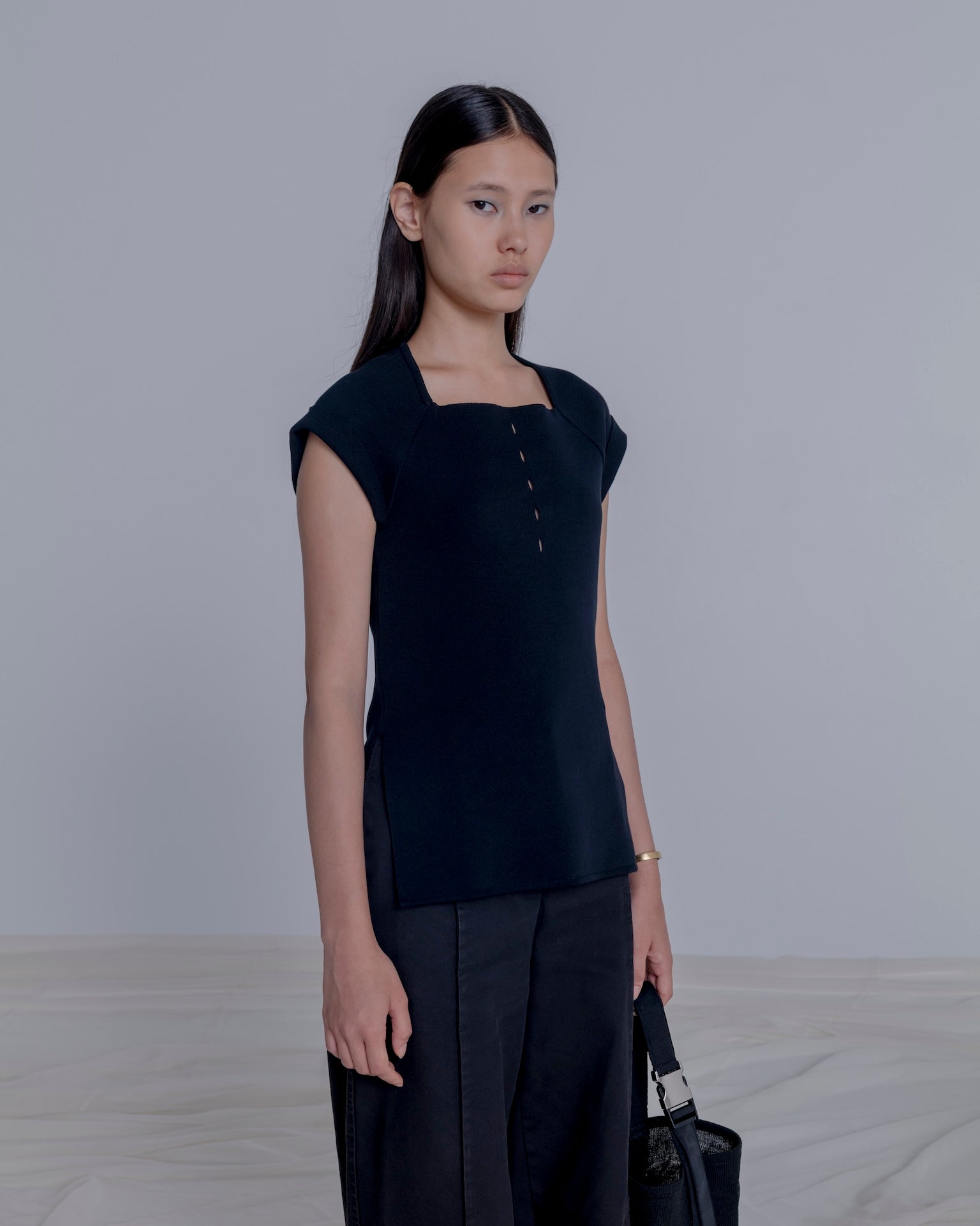 EYELET KNITTED TOPS [BLACK]