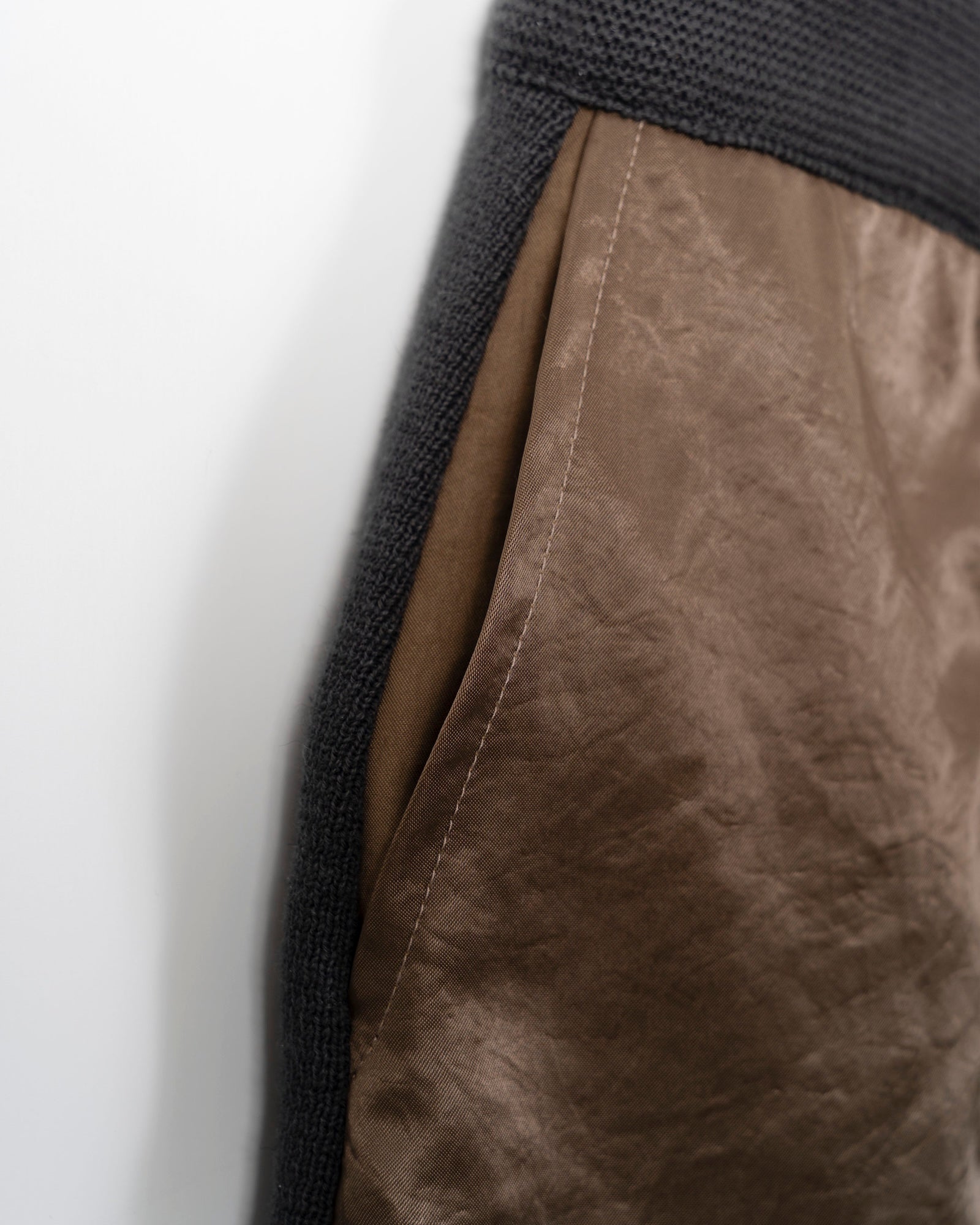 V-FRONT KNIT LAYERED MINI SKIRT [STEEL GRAY]