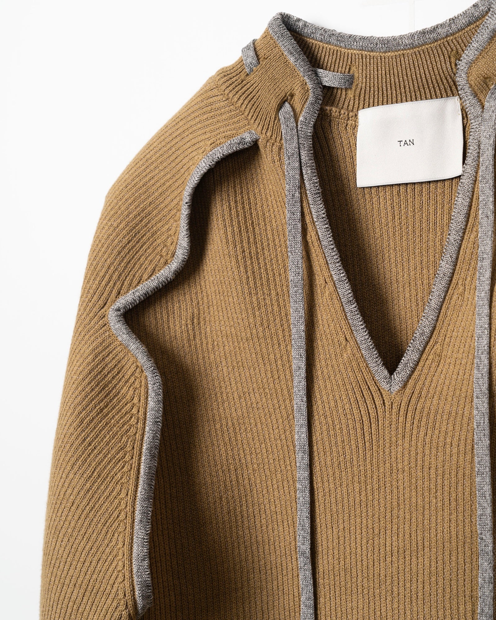 OPEN SLEEVE V/NECK KNIT TOP [CAMEL]