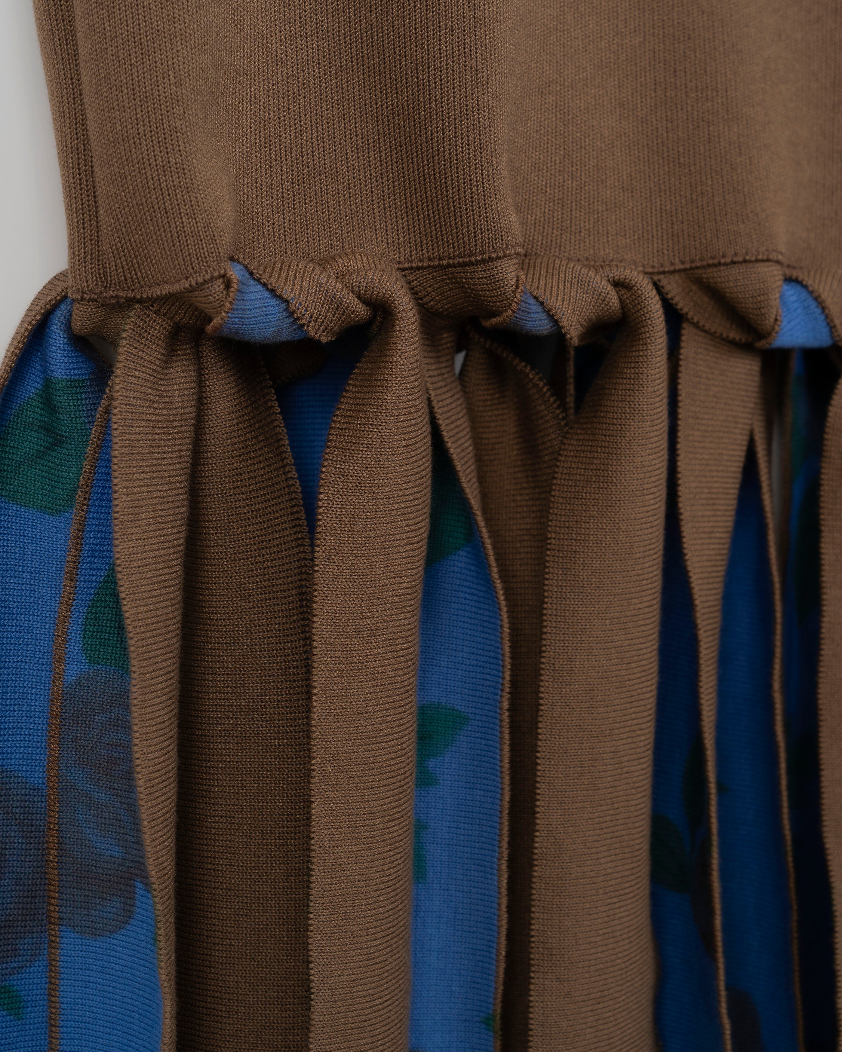 FLOWING FLOWER PRINTED KNIT SKIRT [BROWN]