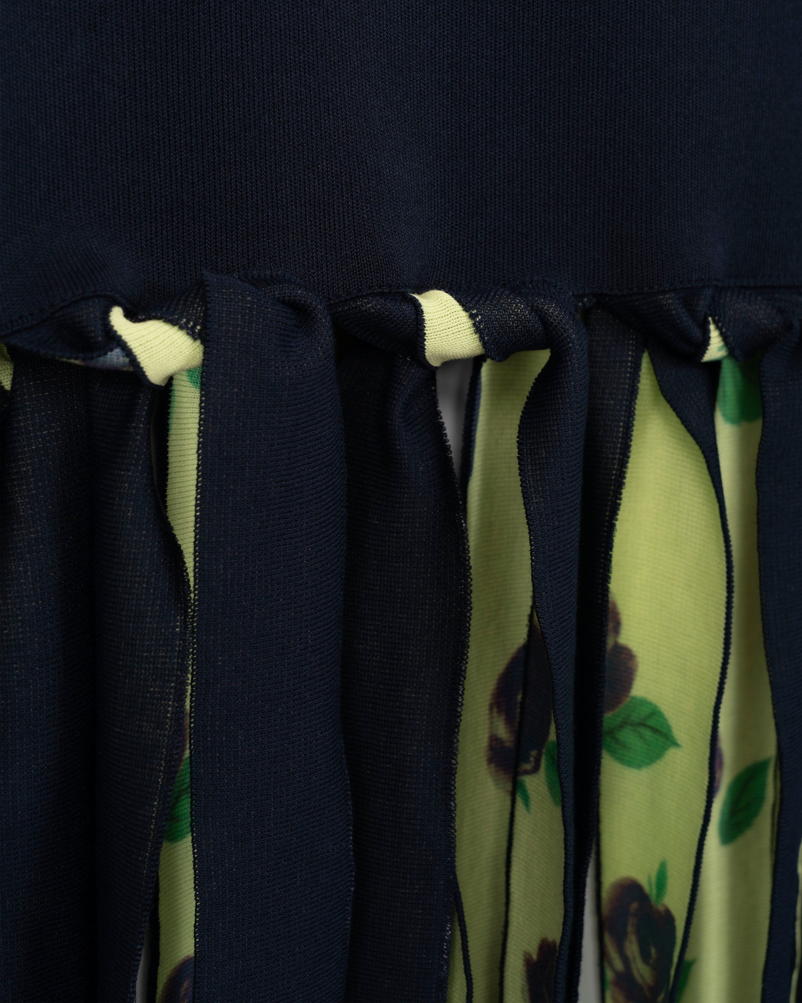 FLOWING FLOWER PRINTED KNIT SKIRT [DARK NAVY]