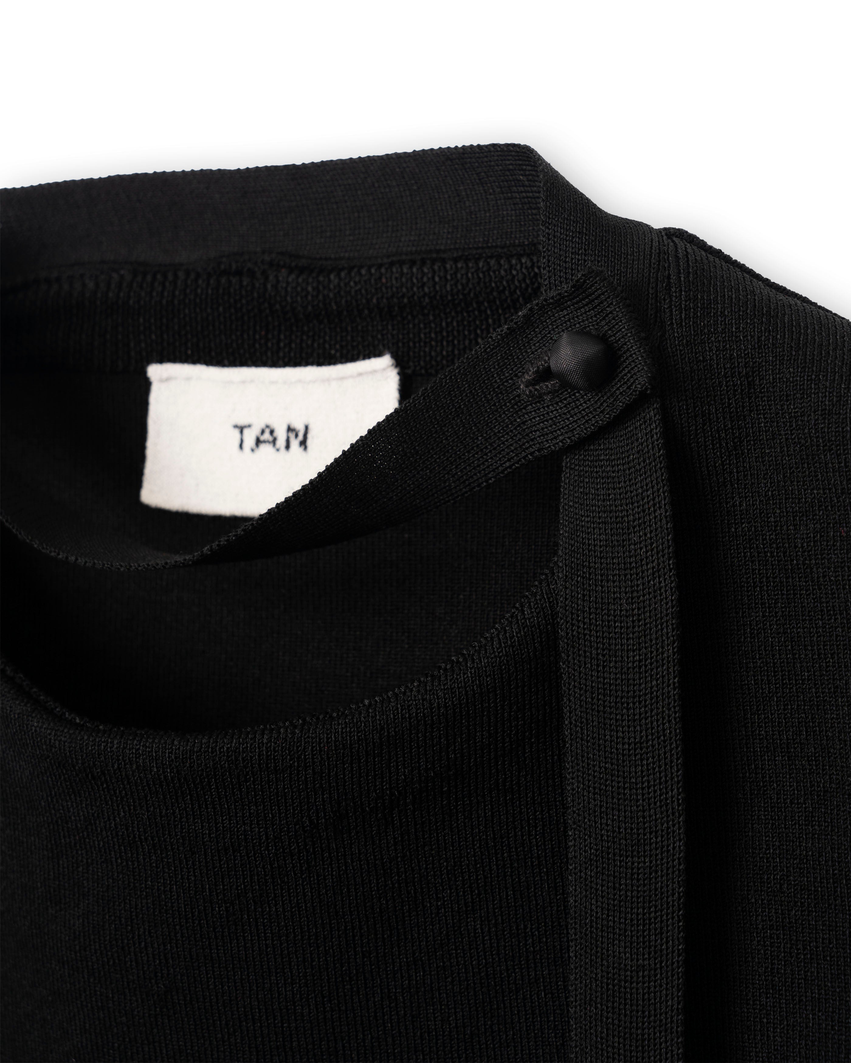 CURVED HEM KNIT TOPS [BLACK]