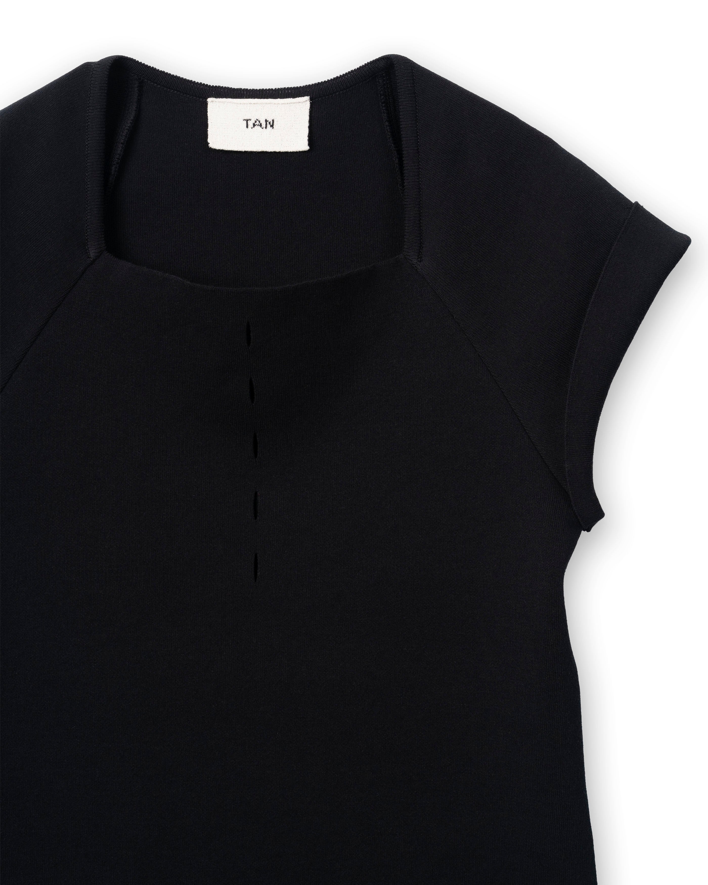 EYELET KNITTED TOPS [BLACK]