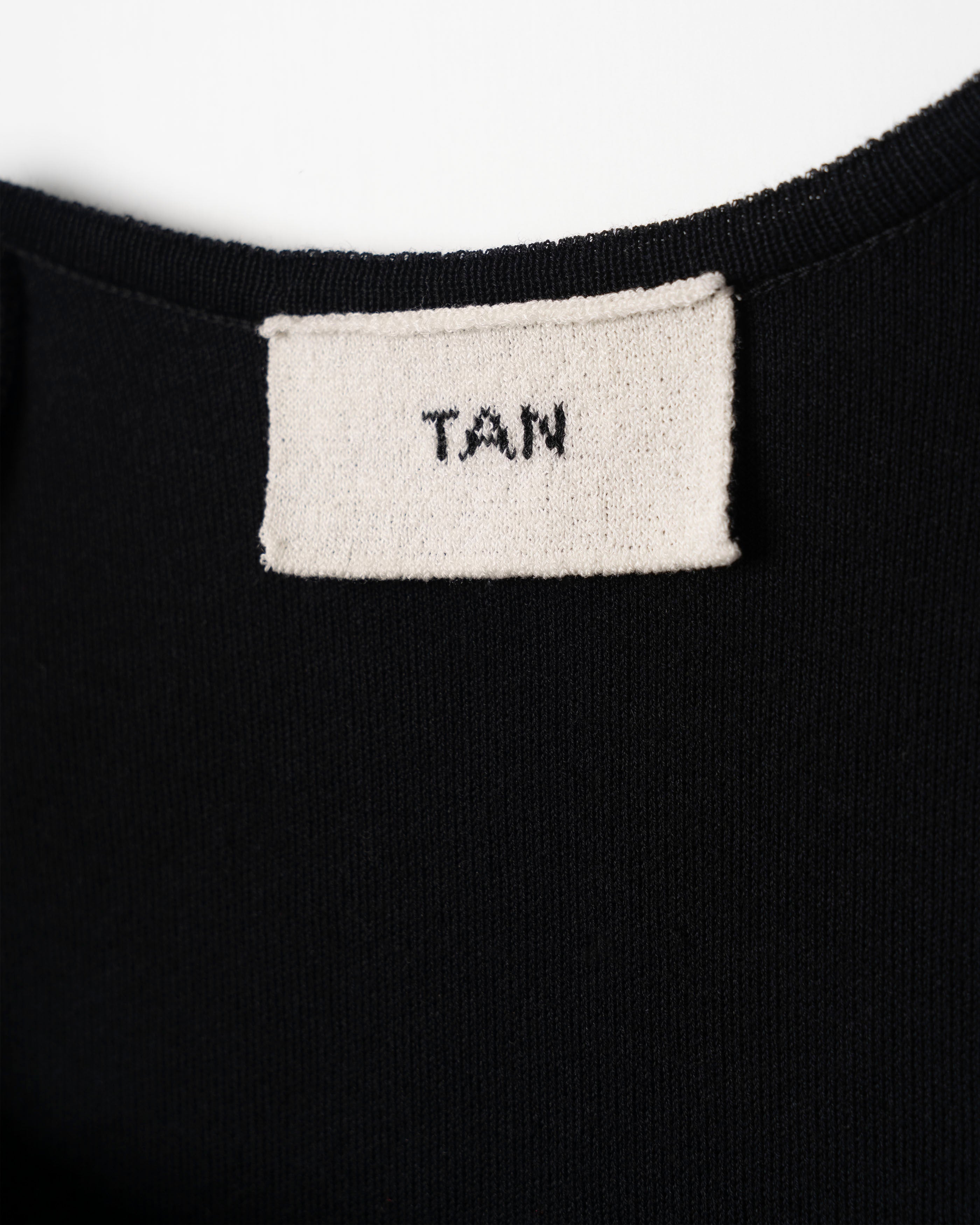 EYELET KNITTED TOPS [BLACK]